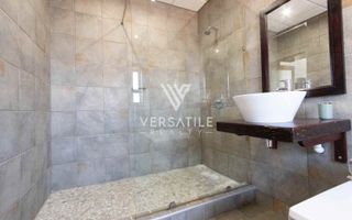5 Bedroom House For Sale in Long Beach