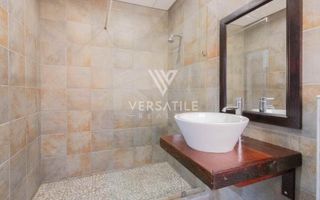 5 Bedroom House For Sale in Long Beach