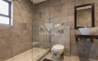 5 Bedroom House For Sale in Long Beach