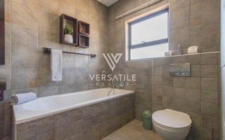5 Bedroom House For Sale in Long Beach