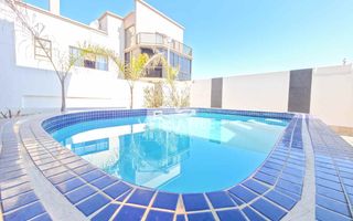 5 Bedroom House For Sale in Long Beach