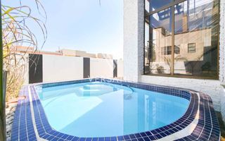 5 Bedroom House For Sale in Long Beach