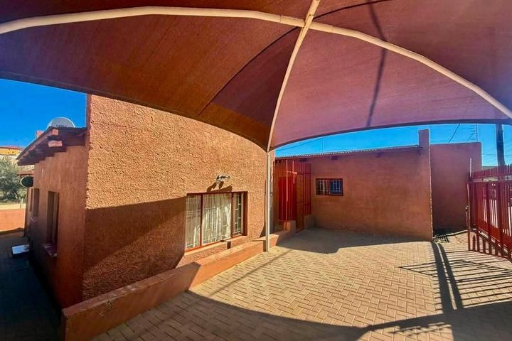4 Bedroom House For Sale in Rocky Crest, Windhoek
