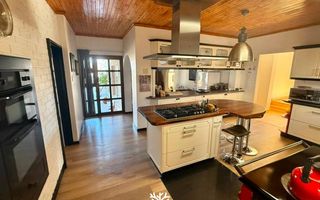 5 Bedroom House For Sale in Klein Windhoek, Windhoek