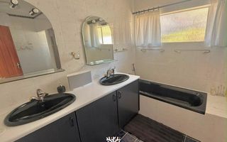 5 Bedroom House For Sale in Klein Windhoek, Windhoek