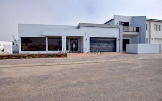 4 Bedroom House For Sale in Dolphin Beach