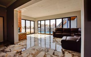 4 Bedroom House For Sale in Dolphin Beach