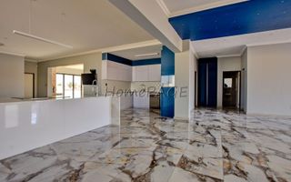 4 Bedroom House For Sale in Dolphin Beach