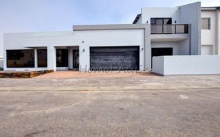 4 Bedroom House For Sale in Dolphin Beach