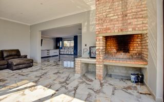 4 Bedroom House For Sale in Dolphin Beach