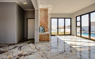 4 Bedroom House For Sale in Dolphin Beach
