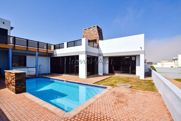 4 Bedroom House For Sale in Dolphin Beach