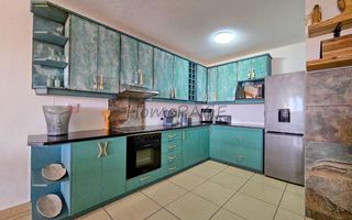 3 Bedroom House For Sale in Long Beach