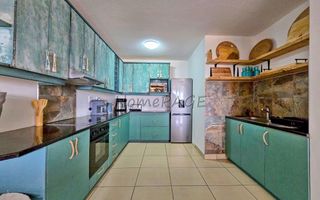 3 Bedroom House For Sale in Long Beach