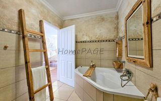 3 Bedroom House For Sale in Long Beach