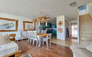 3 Bedroom House For Sale in Long Beach