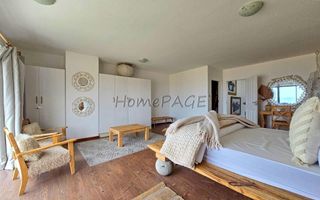 3 Bedroom House For Sale in Long Beach