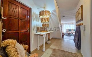 3 Bedroom House For Sale in Long Beach