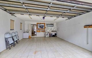 3 Bedroom House For Sale in Long Beach