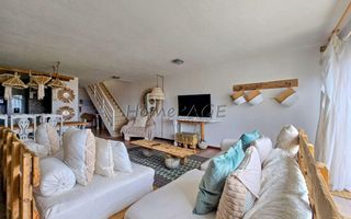 3 Bedroom House For Sale in Long Beach