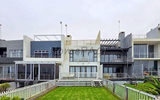 3 Bedroom House For Sale in Long Beach