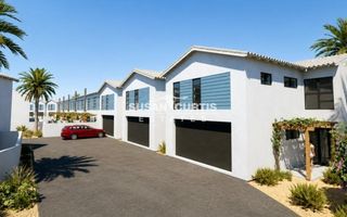 3 Bedroom House For Sale in Tamariskia, Swakopmund