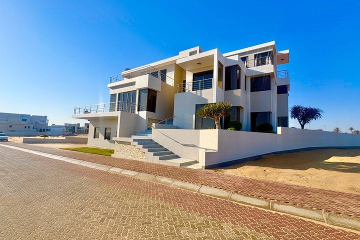 4 Bedroom House For Sale in Afrodite Beach