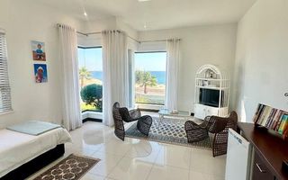 4 Bedroom House For Sale in Afrodite Beach