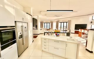 4 Bedroom House For Sale in Afrodite Beach