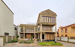 4 Bedroom House For Sale in Long Beach
