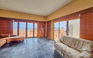 4 Bedroom House For Sale in Long Beach