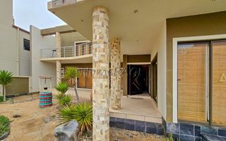 4 Bedroom House For Sale in Long Beach