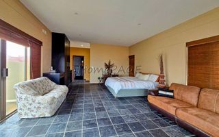 4 Bedroom House For Sale in Long Beach