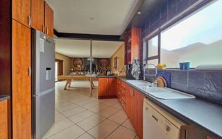 4 Bedroom House For Sale in Long Beach
