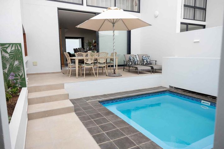 4 Bedroom House For Sale in Dolphin Beach