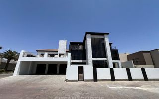 5 Bedroom House For Sale in Long Beach