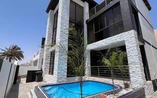 5 Bedroom House For Sale in Long Beach
