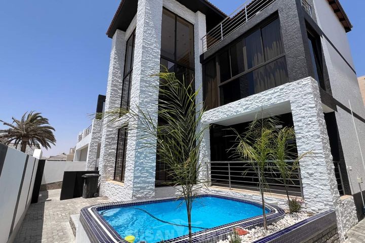 5 Bedroom House For Sale in Long Beach