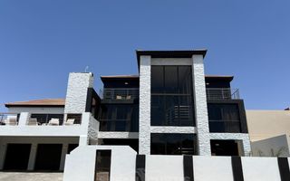 5 Bedroom House For Sale in Long Beach