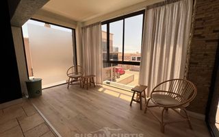 5 Bedroom House For Sale in Long Beach