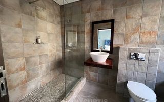 5 Bedroom House For Sale in Long Beach