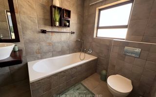 5 Bedroom House For Sale in Long Beach