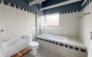 3 Bedroom House For Sale in Long Beach