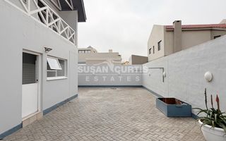 3 Bedroom House For Sale in Long Beach