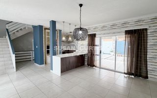 3 Bedroom House For Sale in Long Beach