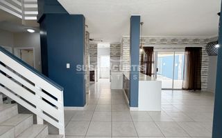 3 Bedroom House For Sale in Long Beach