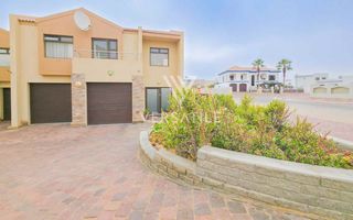 3 Bedroom House For Sale in Dolphin Beach