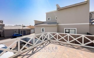 3 Bedroom House For Sale in Long Beach