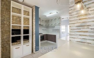 3 Bedroom House For Sale in Long Beach