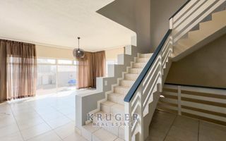 3 Bedroom House For Sale in Long Beach